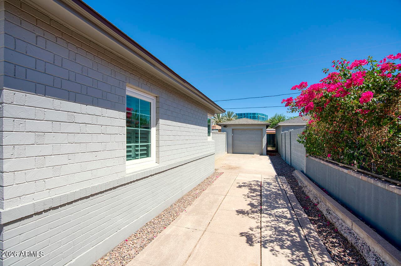 314 W WINDSOR Avenue, Phoenix, AZ 85003 — photo 10 of 45