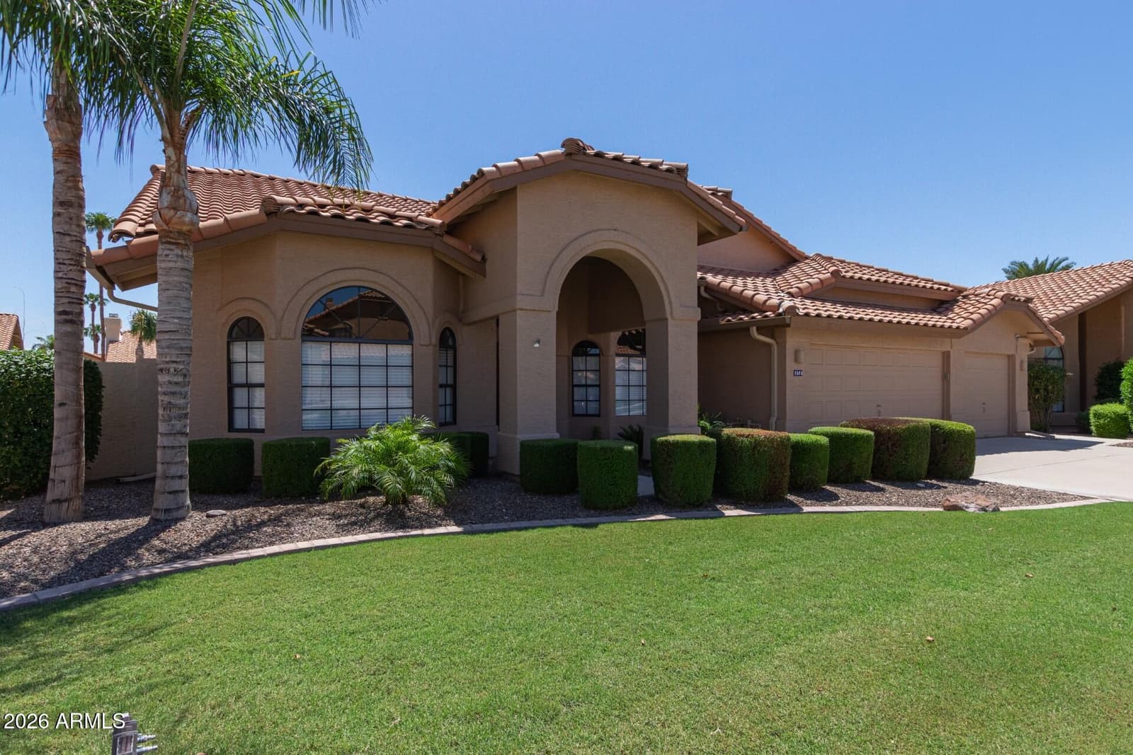 1585 W HONEYSUCKLE Lane, Chandler, AZ 85248 — photo 2 of 31