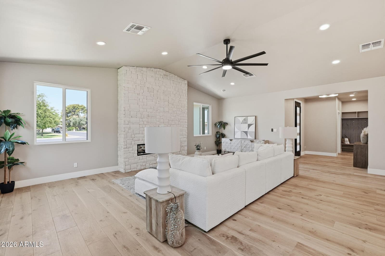 7827 N 3RD Street, Phoenix, AZ 85020 — photo 8 of 64