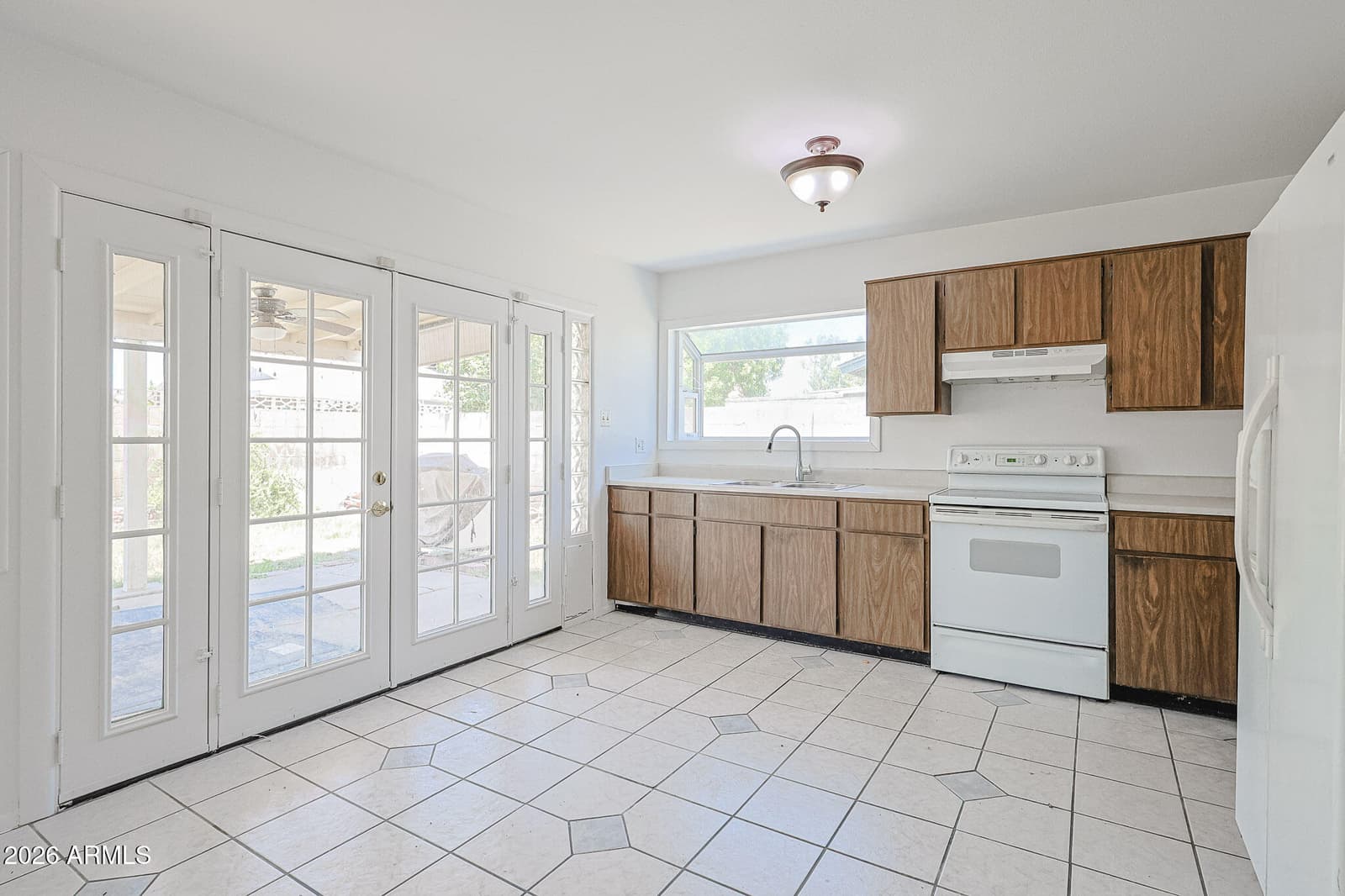 4532 W MONTEBELLO Avenue, Glendale, AZ 85301 — photo 9 of 24