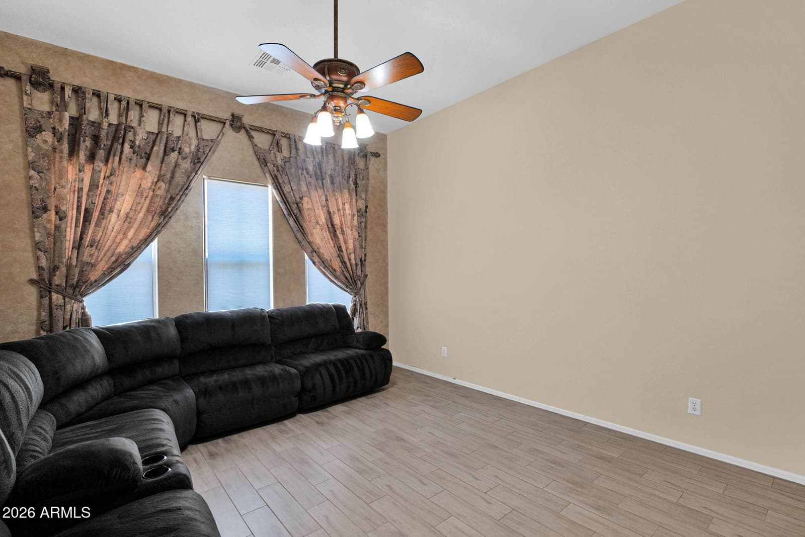 3017 W GRAN PARADISO Drive, Phoenix, AZ 85086 — photo 8 of 36