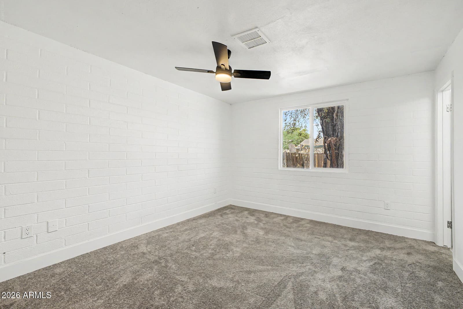 7254 W WOLF Street, Phoenix, AZ 85033 — photo 10 of 24