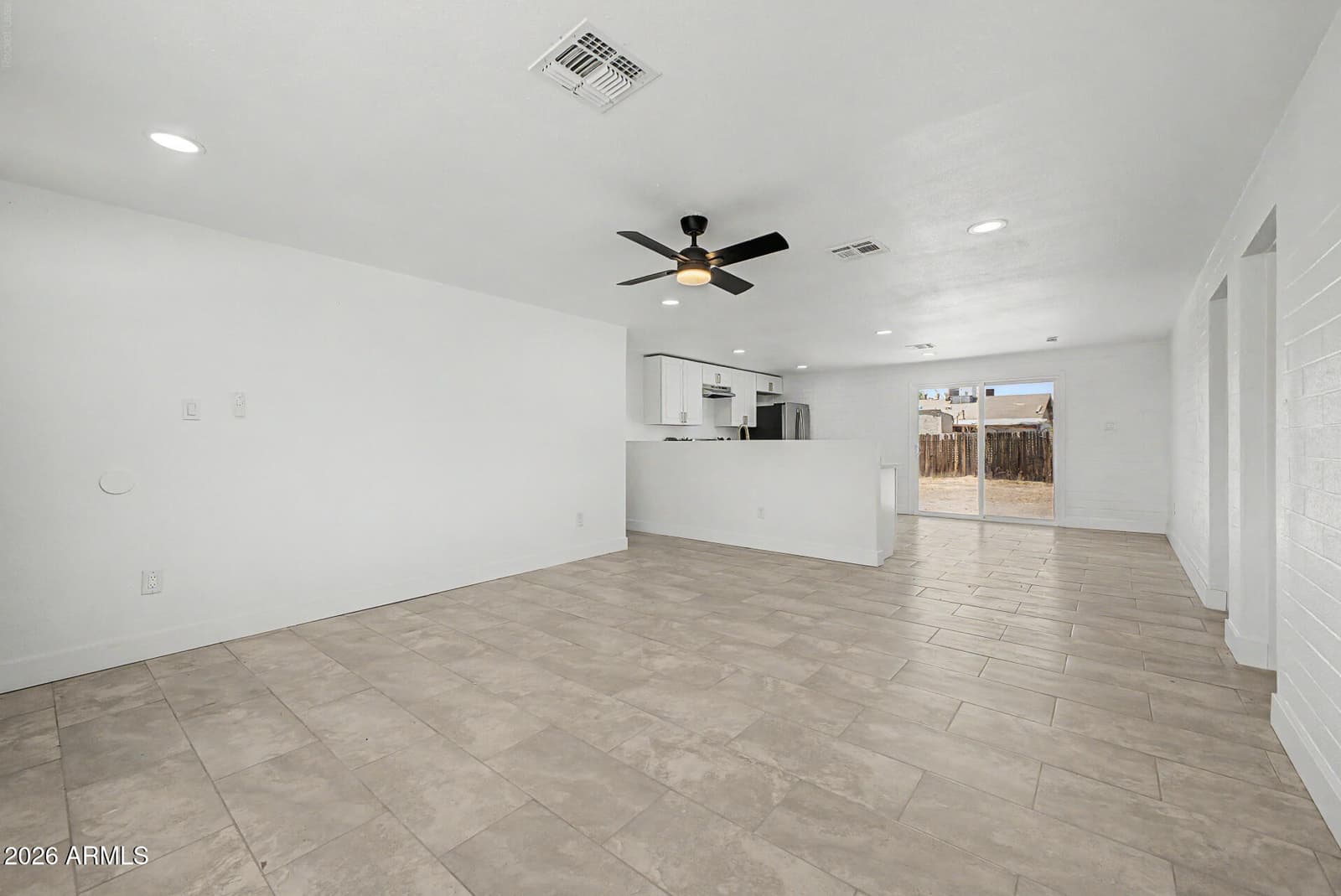 7254 W WOLF Street, Phoenix, AZ 85033 — photo 4 of 24