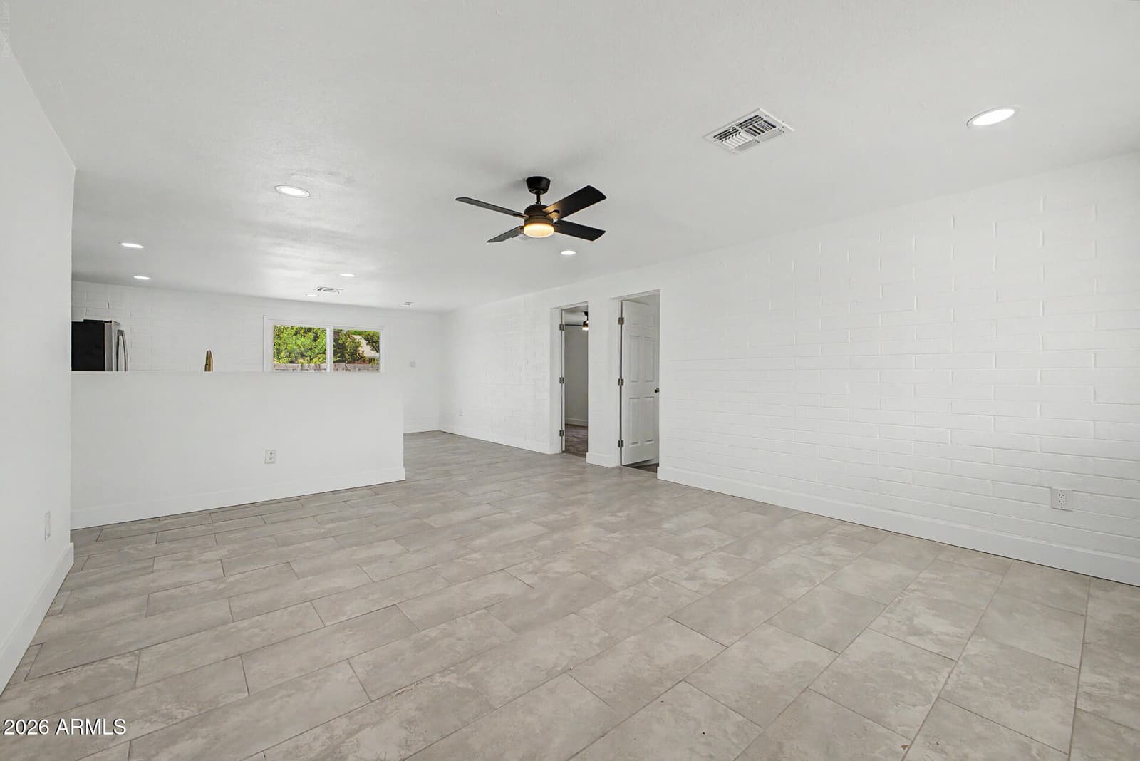 7254 W WOLF Street, Phoenix, AZ 85033 — photo 5 of 24