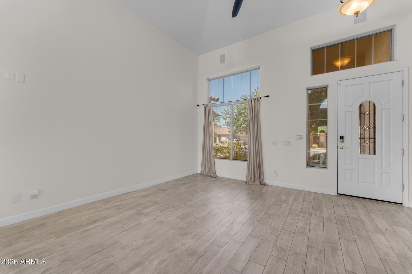 2418 E GLASS Lane, Phoenix, AZ 85042 — photo 9 of 65