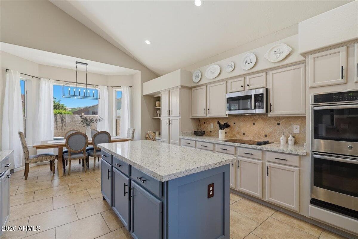 3136 E BROOKWOOD Court, Phoenix, AZ 85048 — photo 7 of 60
