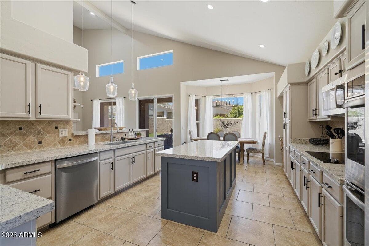 3136 E BROOKWOOD Court, Phoenix, AZ 85048 — photo 5 of 60