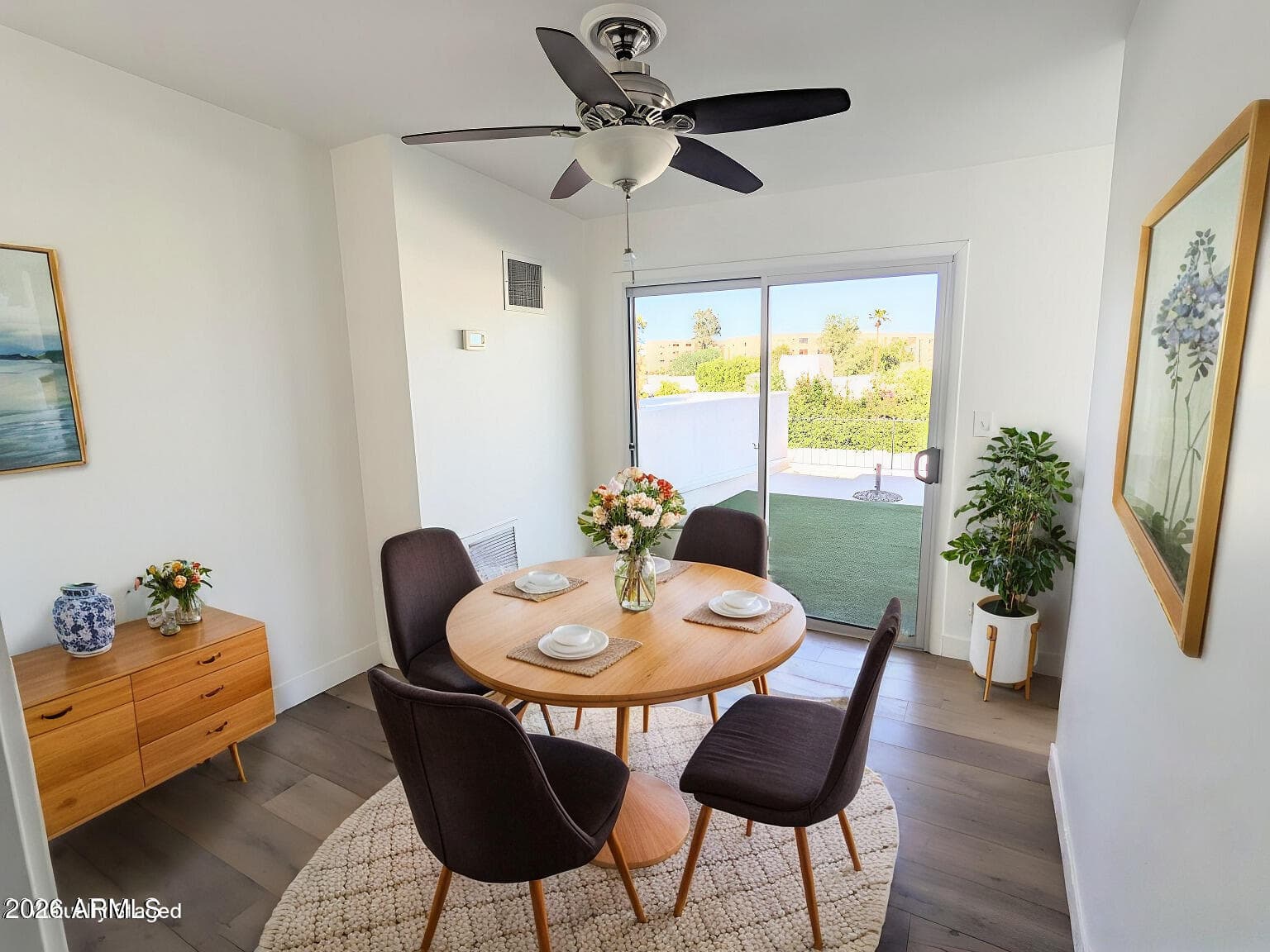 7662 E MINNEZONA Avenue, Scottsdale, AZ 85251 — photo 4 of 6