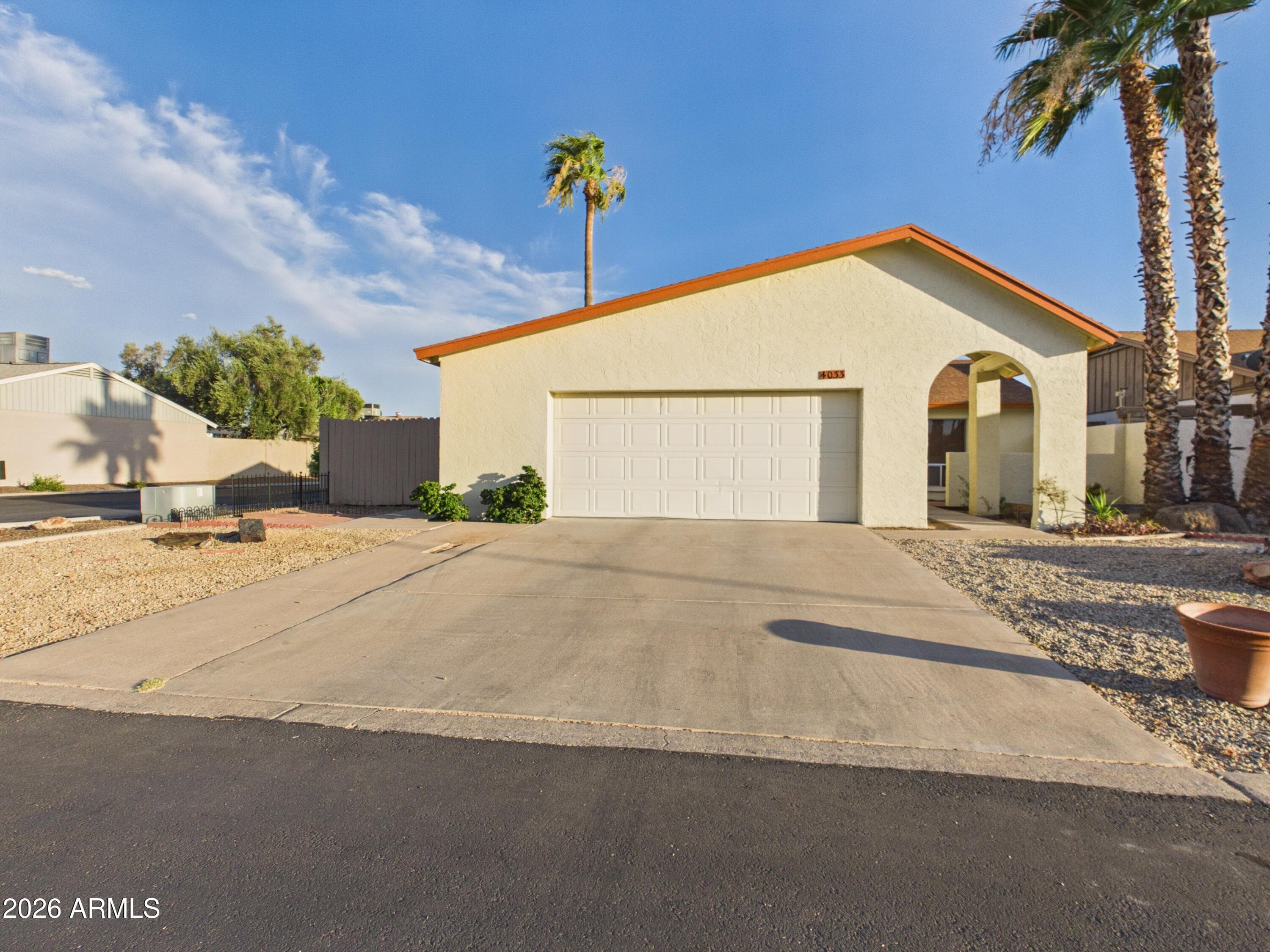 4033 W GRISWOLD Road, Phoenix, AZ 85051 — photo 3 of 45