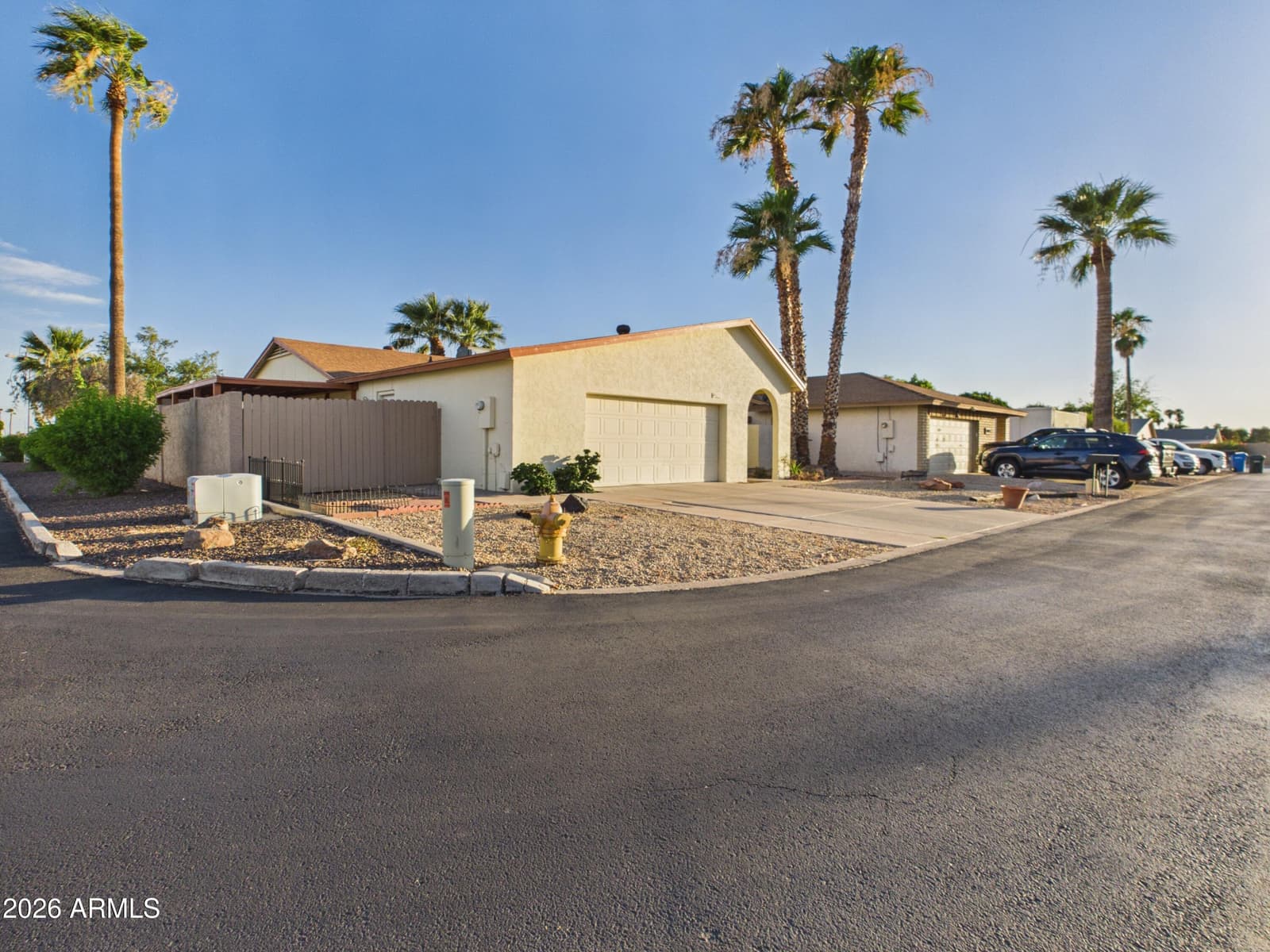 4033 W GRISWOLD Road, Phoenix, AZ 85051 — photo 4 of 45