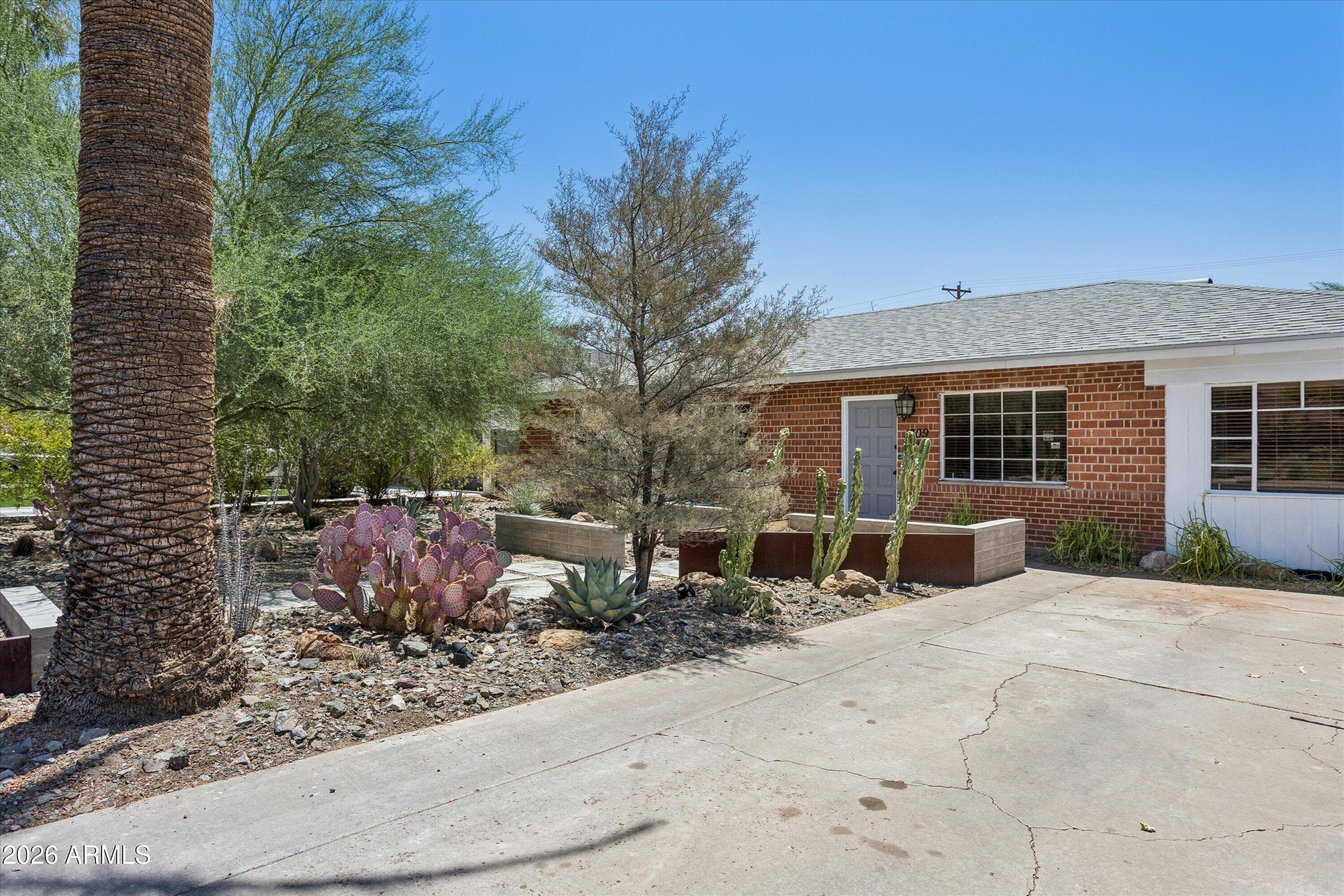 1309 W MARSHALL Avenue, Phoenix, AZ 85013 — photo 4 of 35