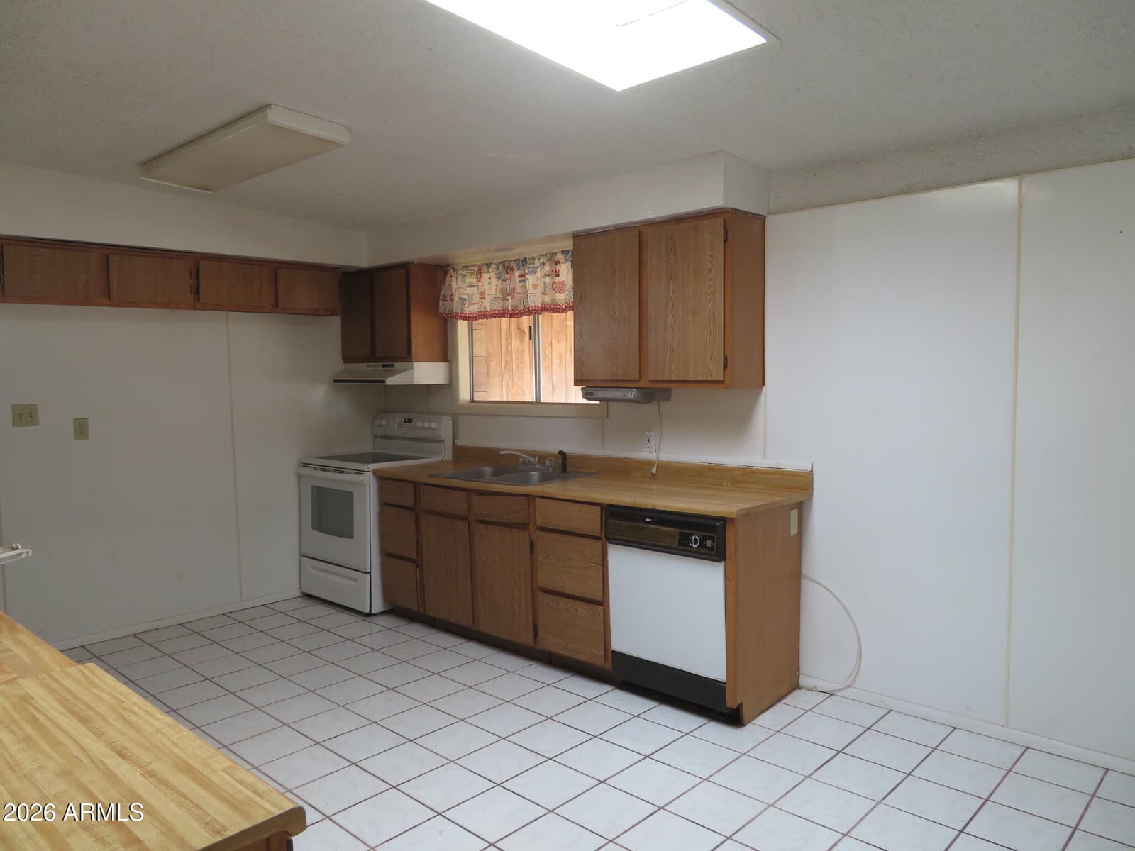 211 Dragoon Street, Huachuca City, AZ 85616 — photo 3 of 33