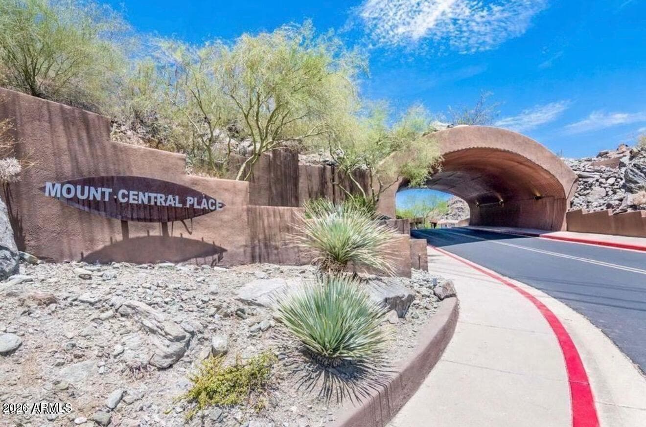 10253 N CENTRAL Avenue, Phoenix, AZ 85020 — photo 14 of 34