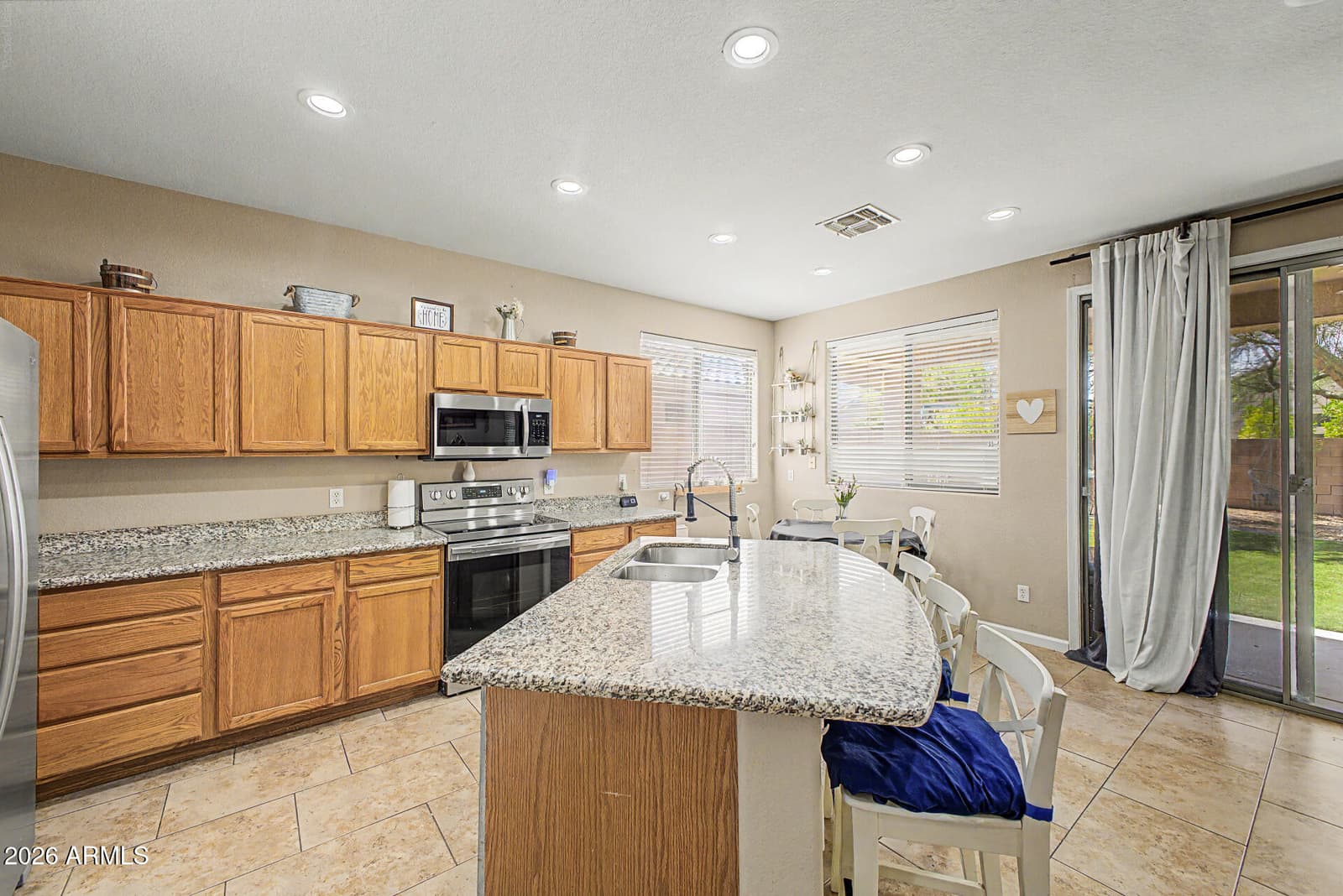 8959 E HILLVIEW Street, Mesa, AZ 85207 — photo 4 of 17