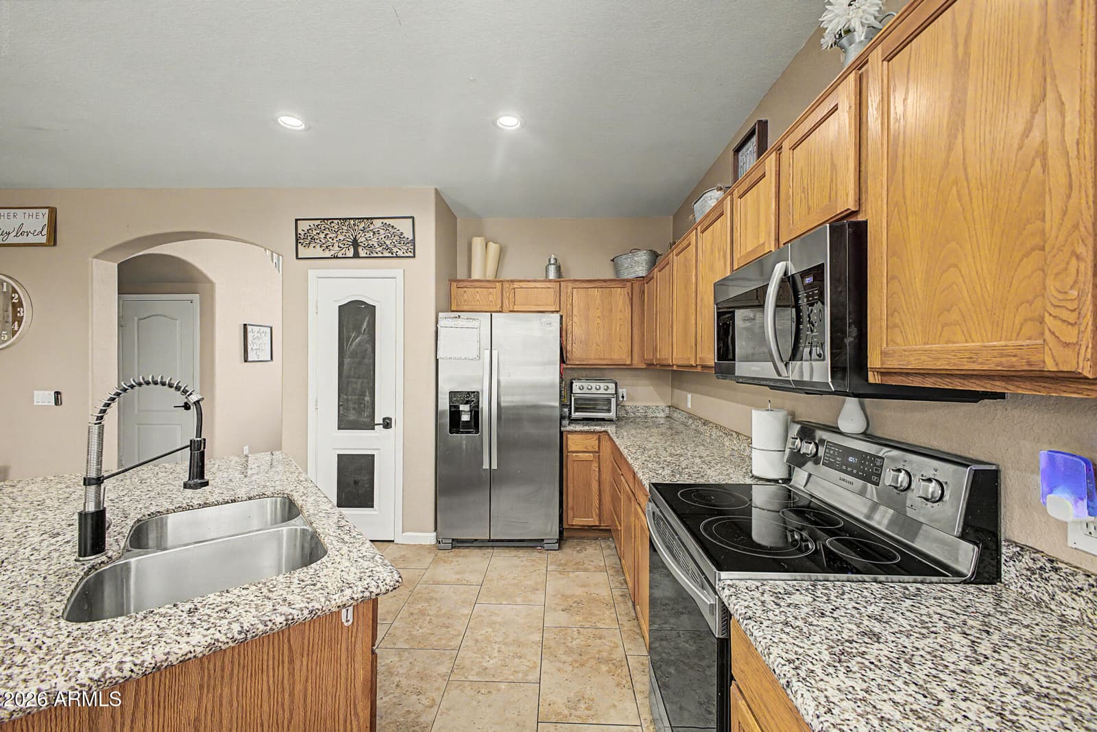 8959 E HILLVIEW Street, Mesa, AZ 85207 — photo 3 of 17