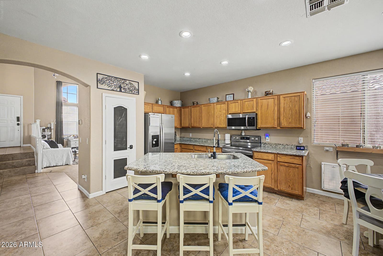 8959 E HILLVIEW Street, Mesa, AZ 85207 — photo 5 of 17