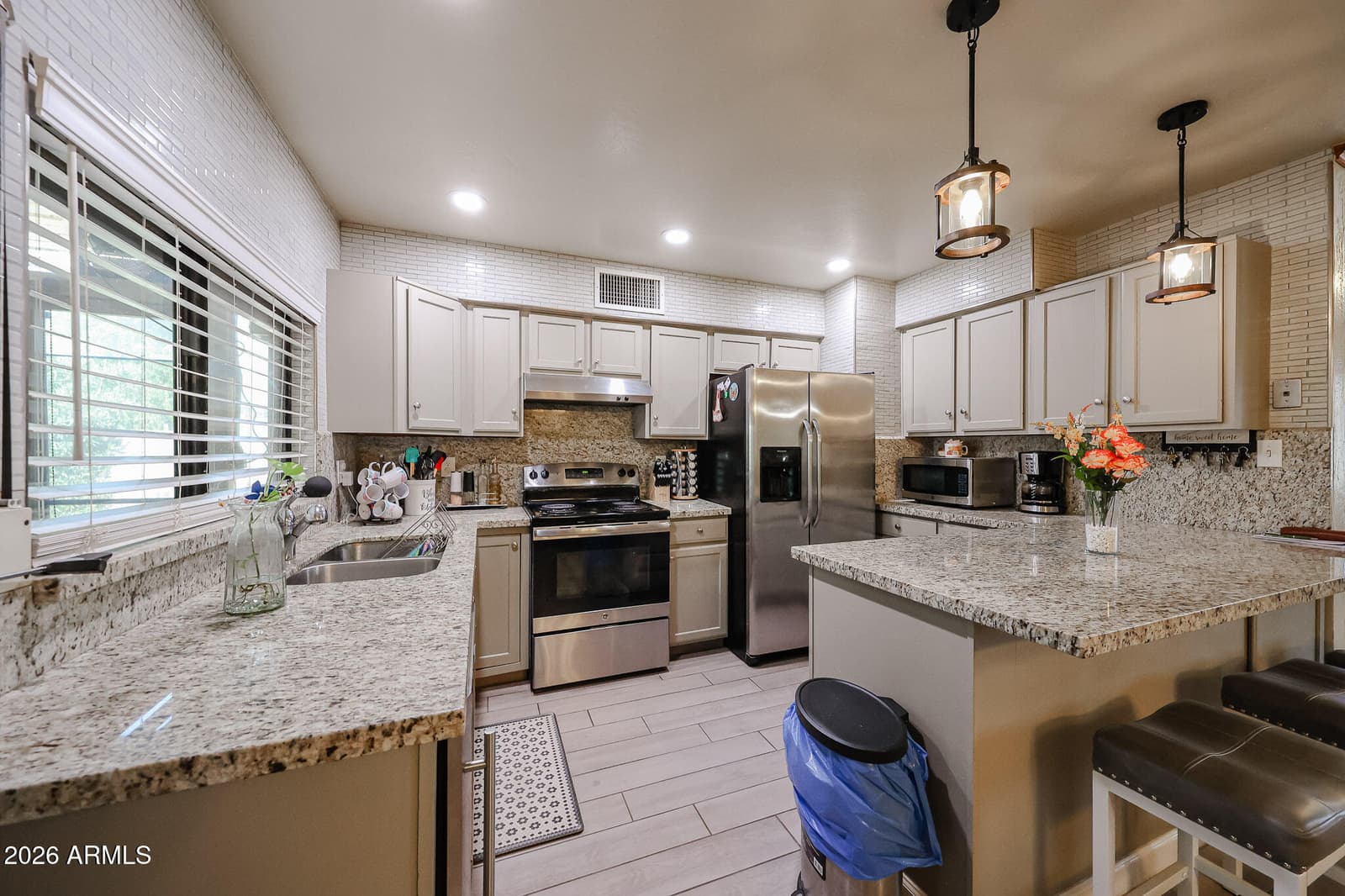 4332 W CLARENDON Avenue, Phoenix, AZ 85031 — photo 5 of 46