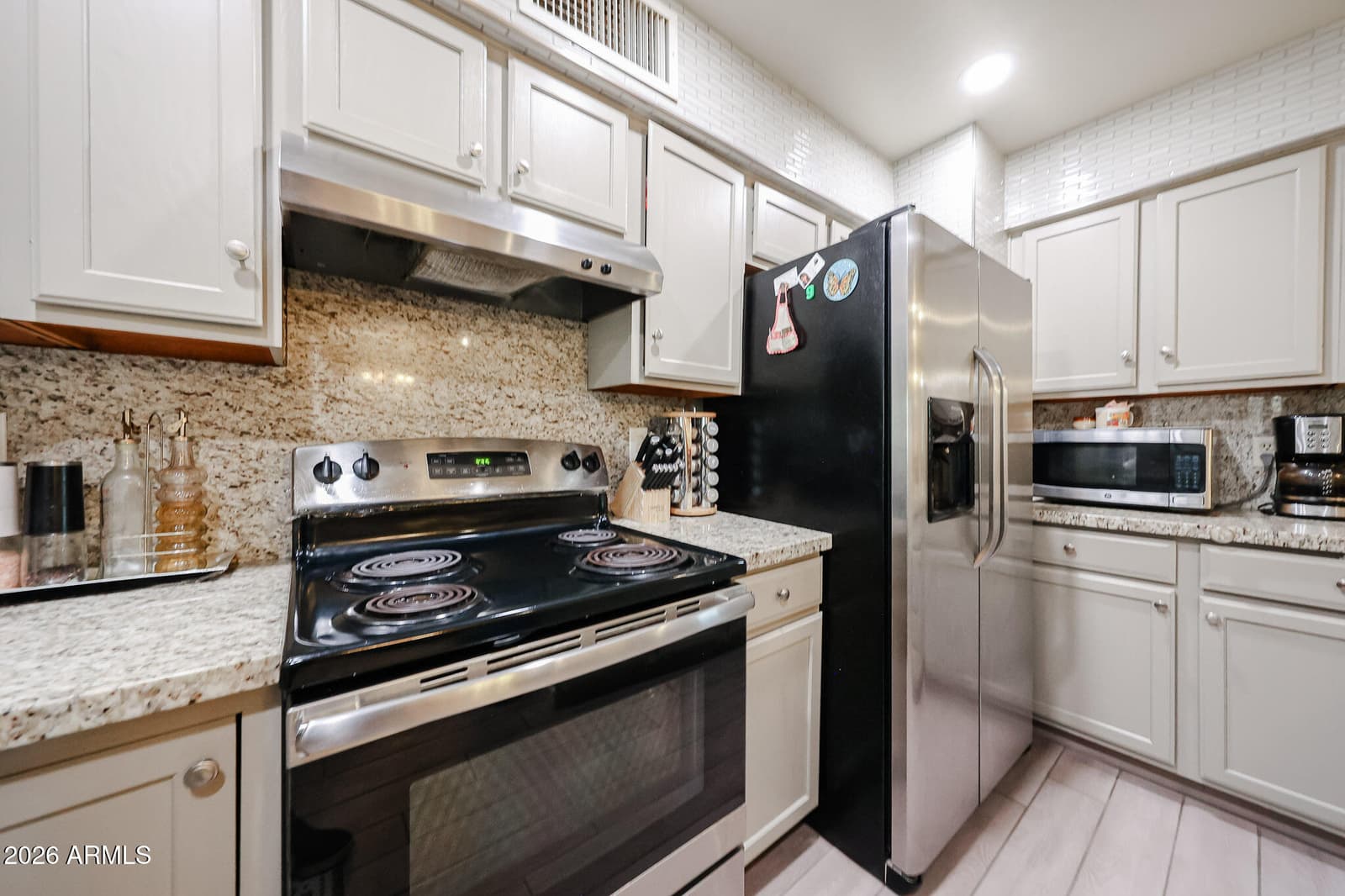 4332 W CLARENDON Avenue, Phoenix, AZ 85031 — photo 8 of 46