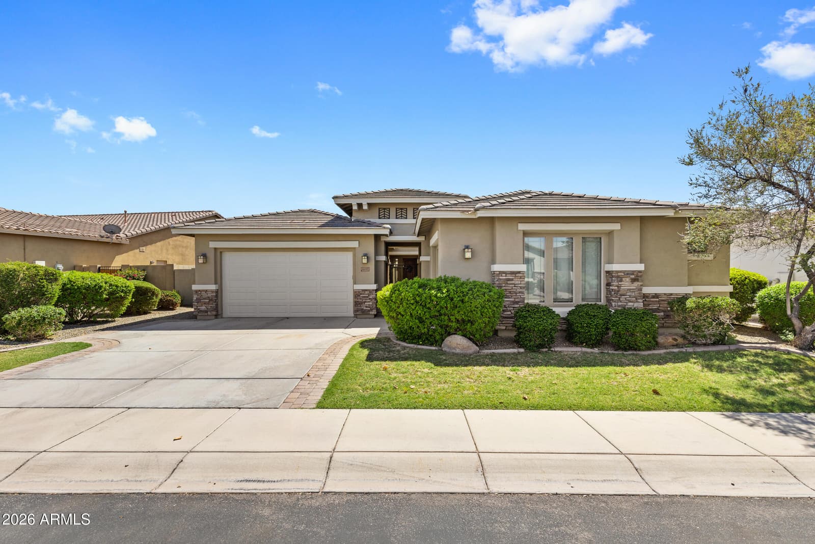 6692 S LYON Drive, Gilbert, AZ 85298 — photo 3 of 41