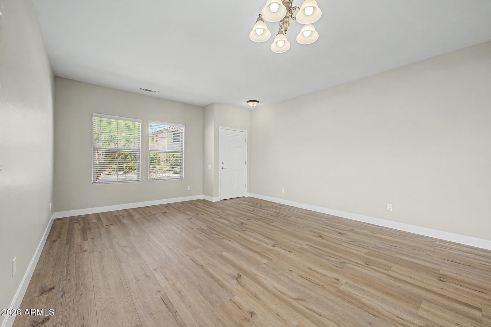 2042 W DAVIS Road, Phoenix, AZ 85023 — photo 8 of 59