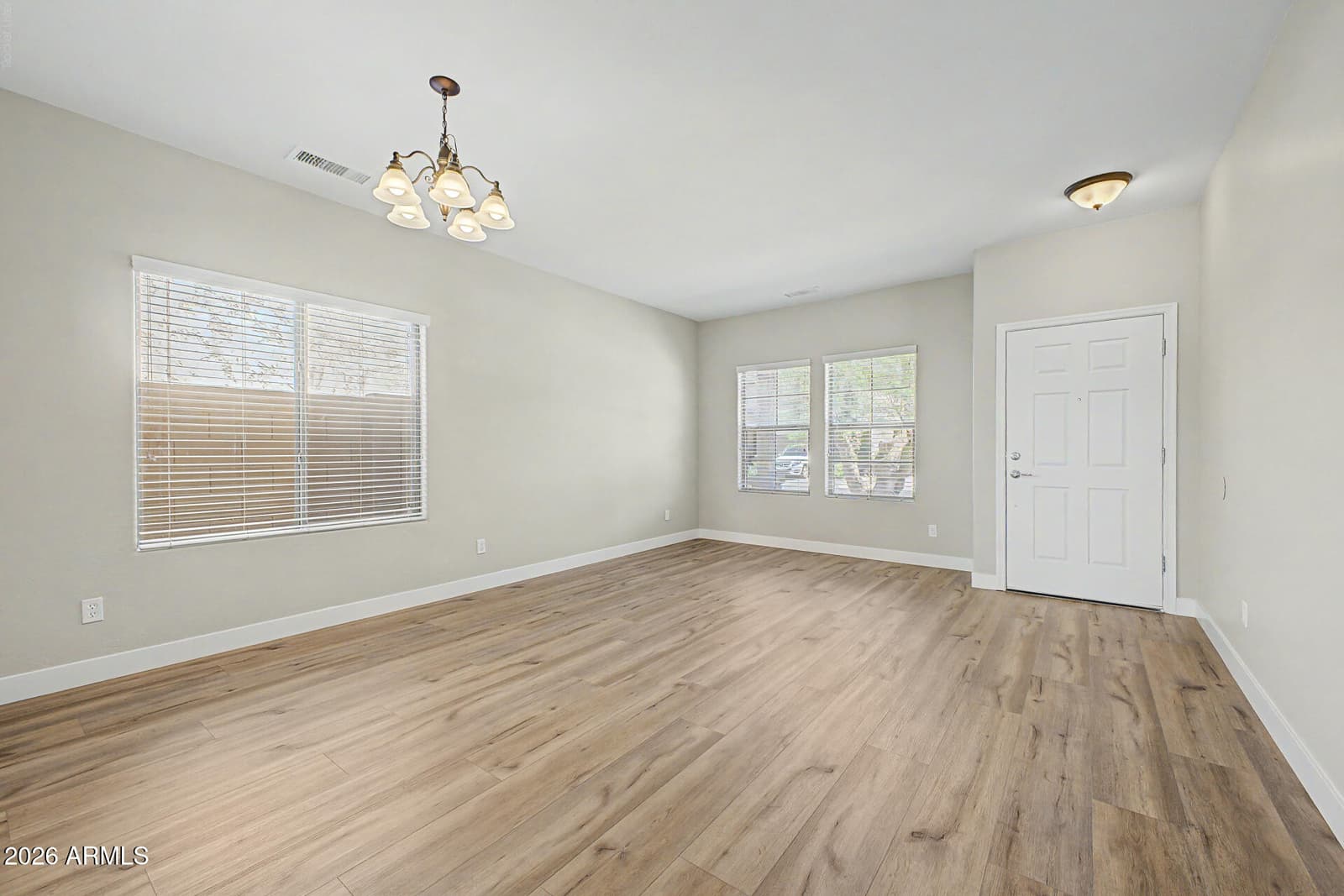 2042 W DAVIS Road, Phoenix, AZ 85023 — photo 10 of 59