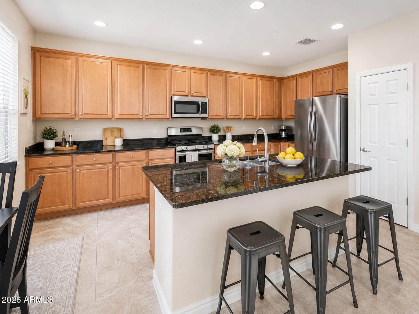 5011 S CARLYLE Drive, Gilbert, AZ 85298 — photo 10 of 44