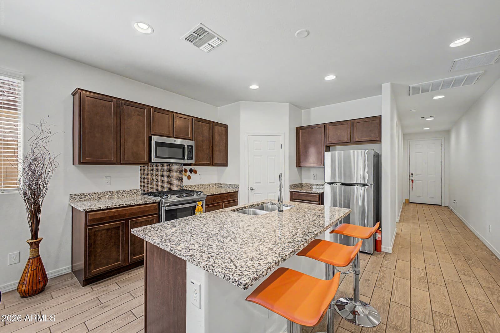 5735 W JONES Avenue, Phoenix, AZ 85043 — photo 4 of 34