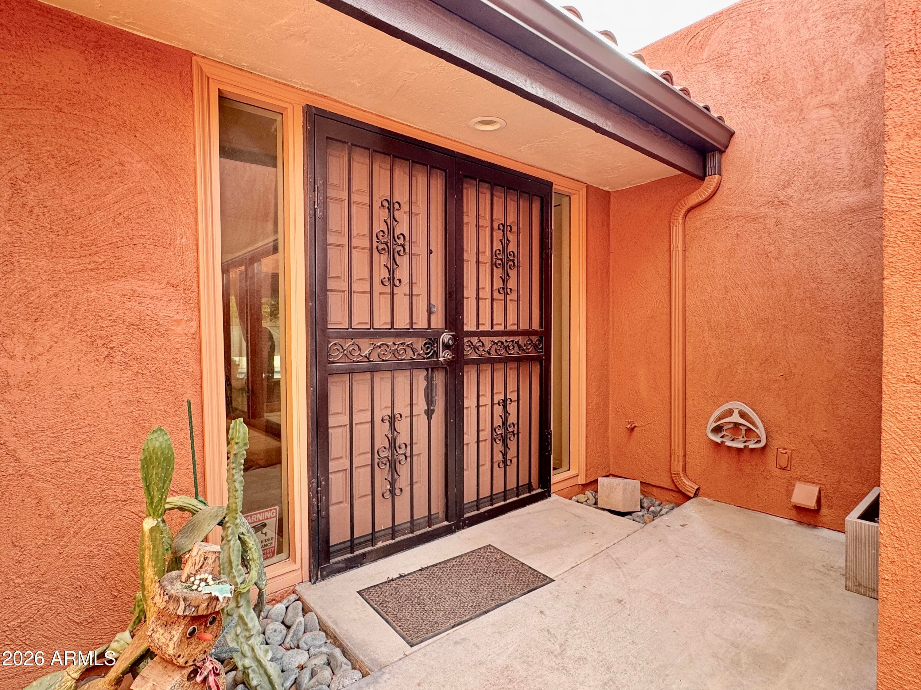 237 W DENTON Lane, Phoenix, AZ 85013 — photo 5 of 54
