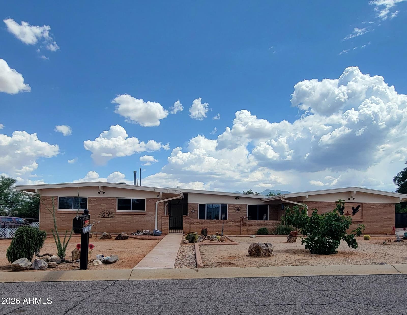 2980 E Oriole Drive, Sierra Vista, AZ 85635 — photo 1 of 44