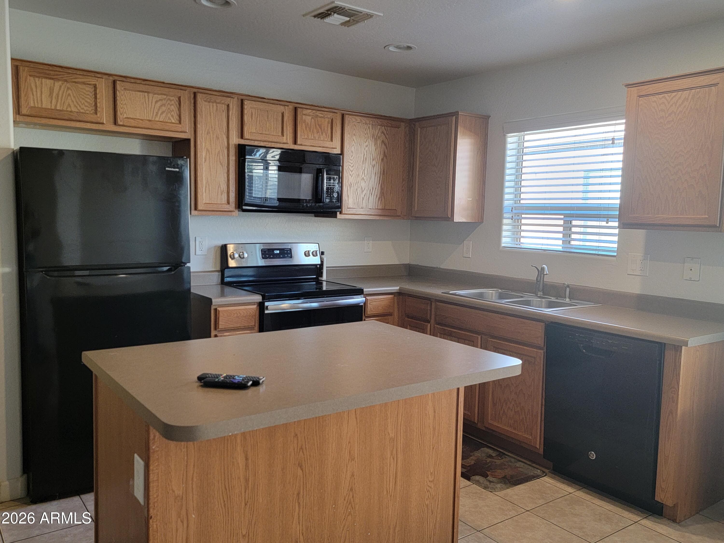 4661 E JADEITE Drive, San Tan Valley, AZ 85143 — photo 3 of 11