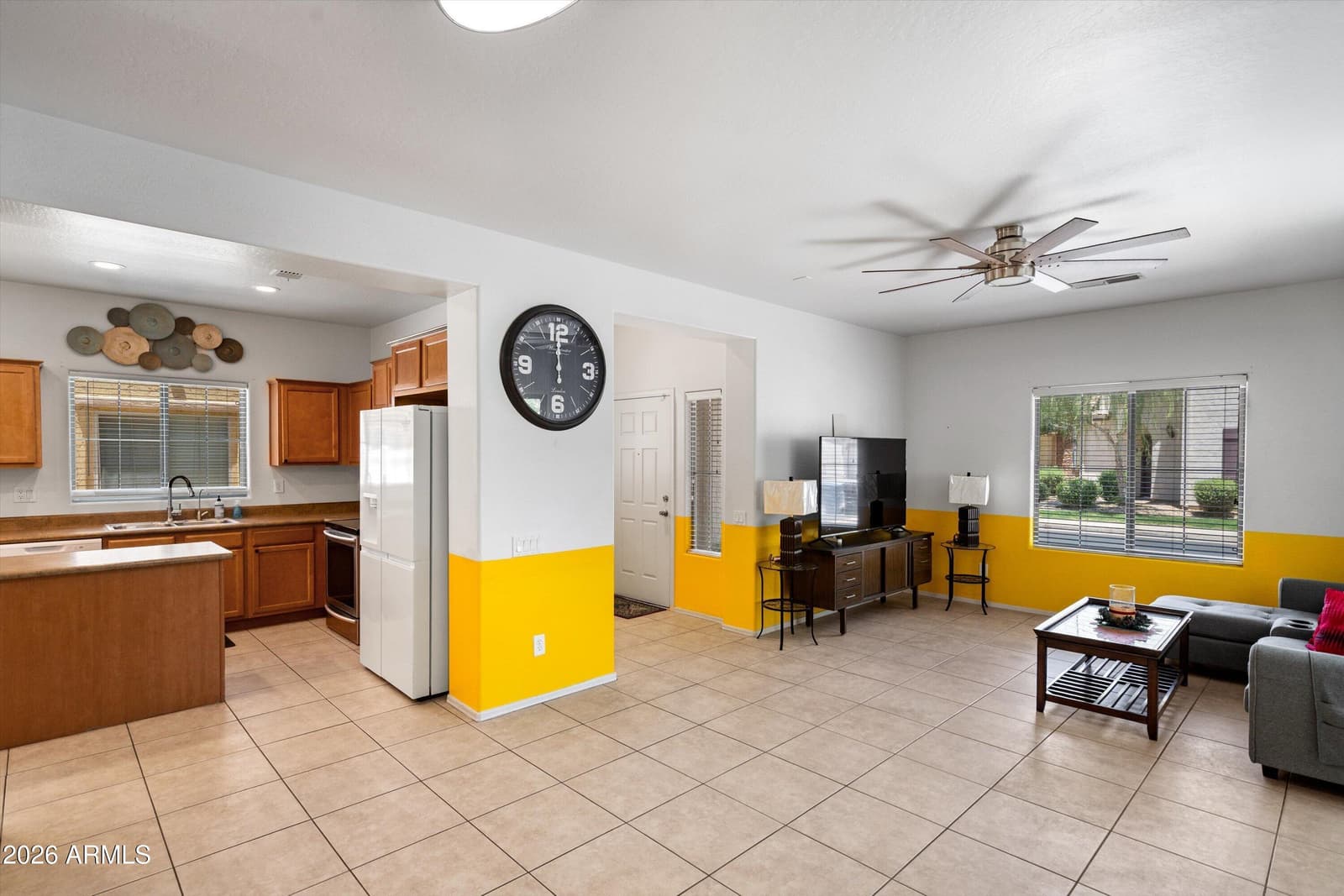 8415 W VERNON Avenue, Phoenix, AZ 85037 — photo 4 of 30