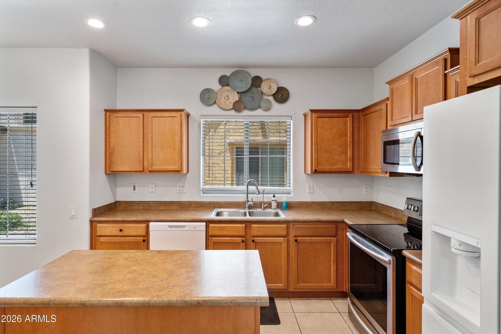 8415 W VERNON Avenue, Phoenix, AZ 85037 — photo 11 of 30