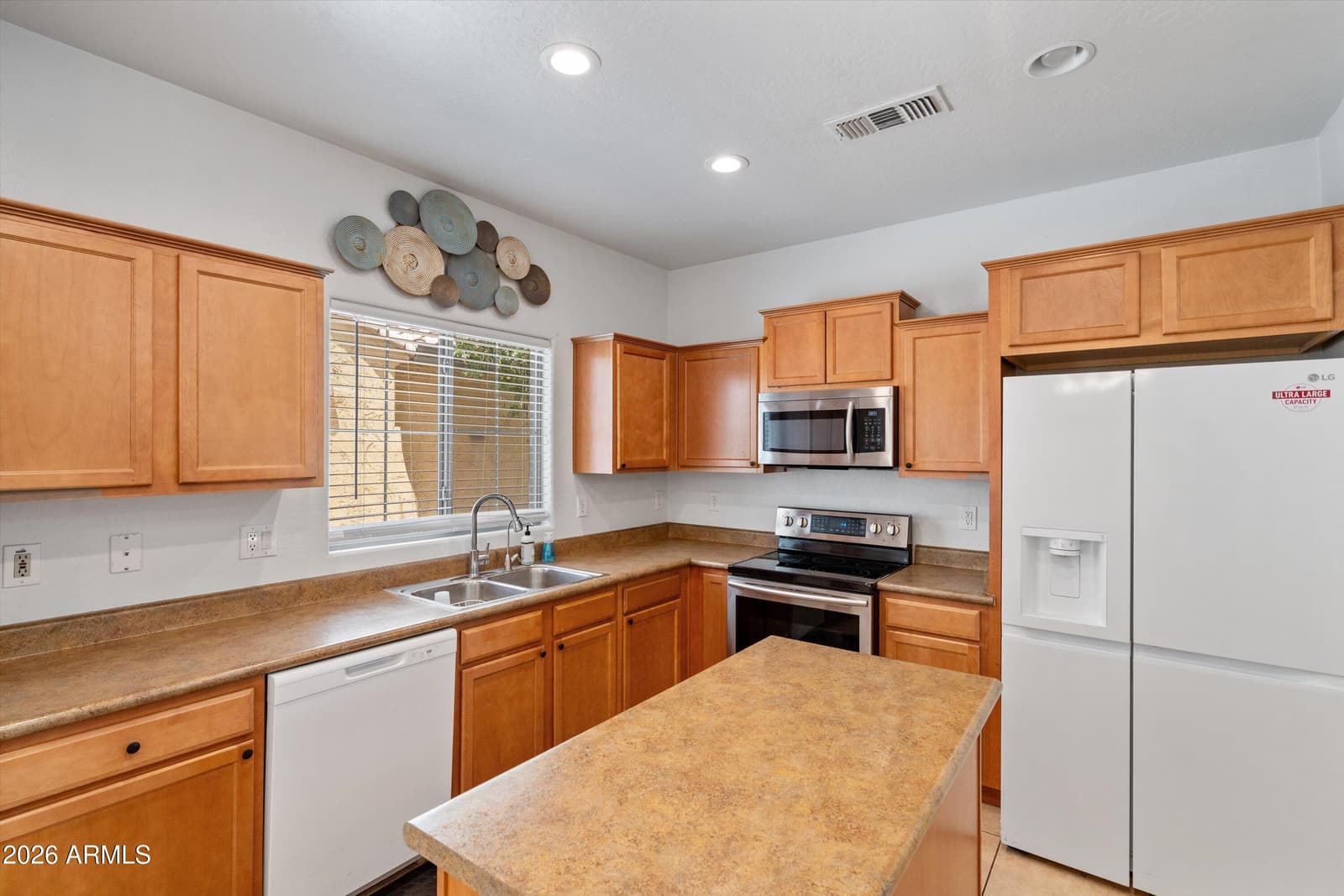8415 W VERNON Avenue, Phoenix, AZ 85037 — photo 12 of 30