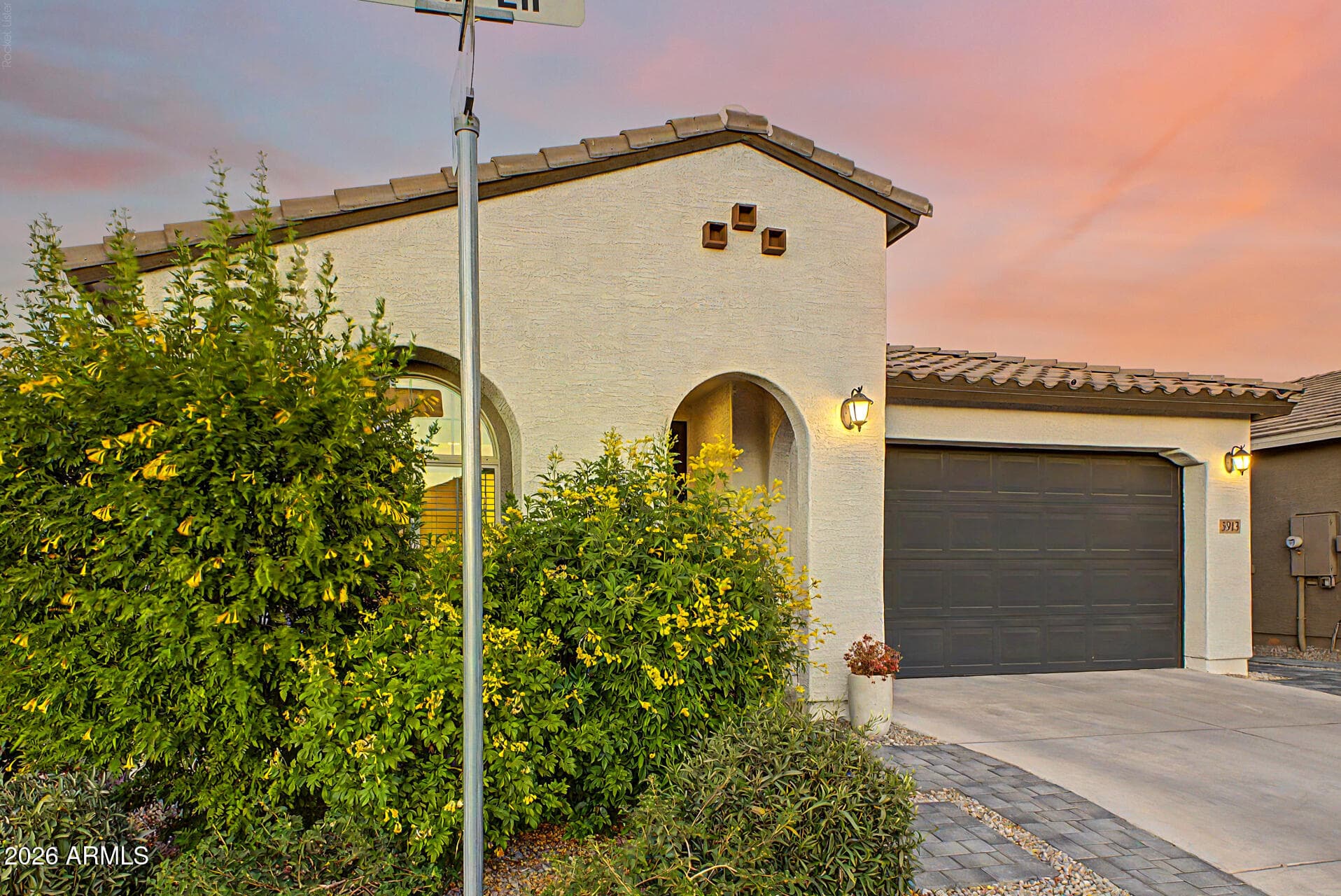 5913 S 25TH Lane, Phoenix, AZ 85041 — photo 4 of 71