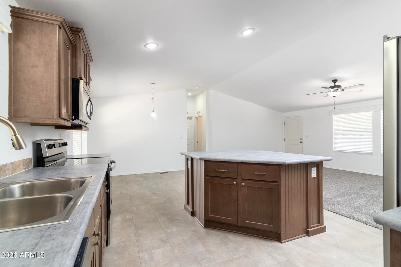 8601 N 71st Avenue 70, Glendale, AZ 85301 — photo 4 of 33