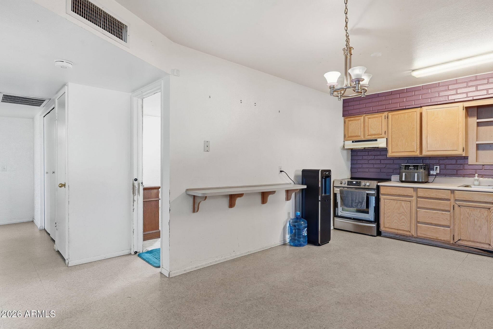 204 E HAMPTON Avenue, Mesa, AZ 85210 — photo 10 of 35