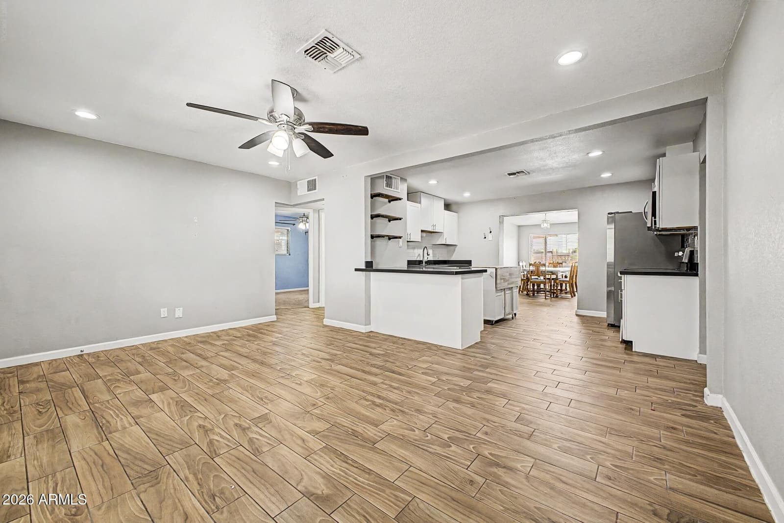 6407 E ASPEN Avenue, Mesa, AZ 85206 — photo 10 of 33