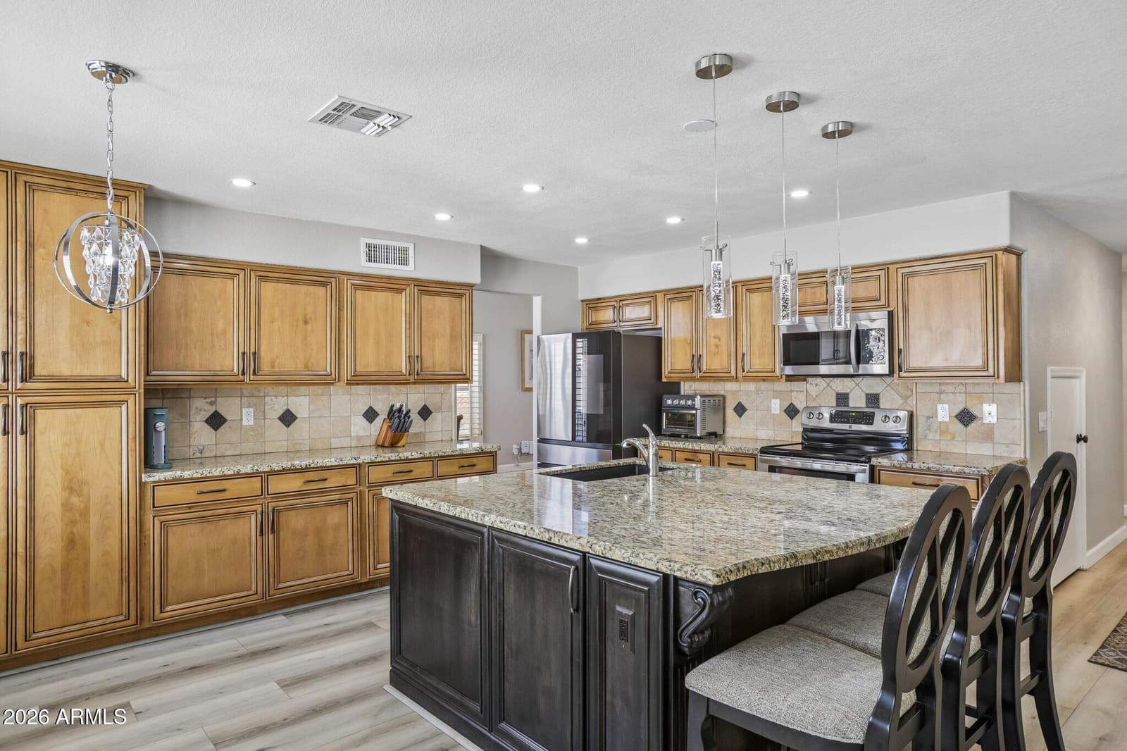 704 E WINDSOR Drive, Gilbert, AZ 85296 — photo 11 of 39