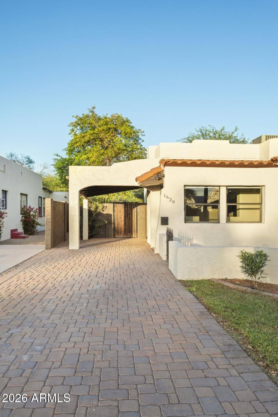 1629 N 17TH Avenue, Phoenix, AZ 85007 — photo 6 of 46