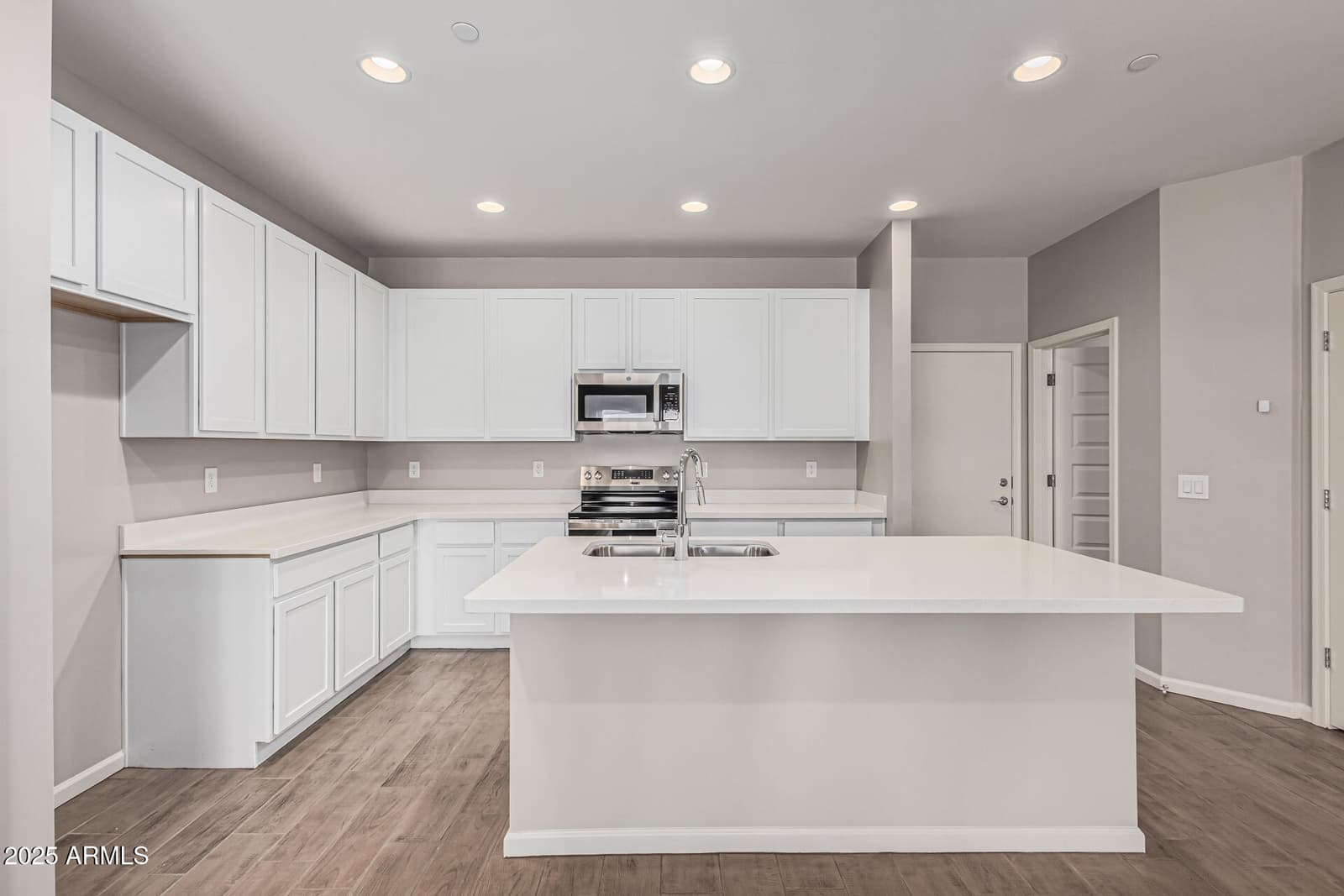 733 E COMMONWEALTH Avenue 23, Chandler, AZ 85225 — photo 10 of 29
