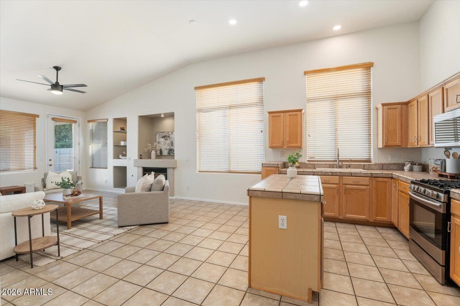 6915 W BLACKHAWK Drive, Glendale, AZ 85308 — photo 14 of 40