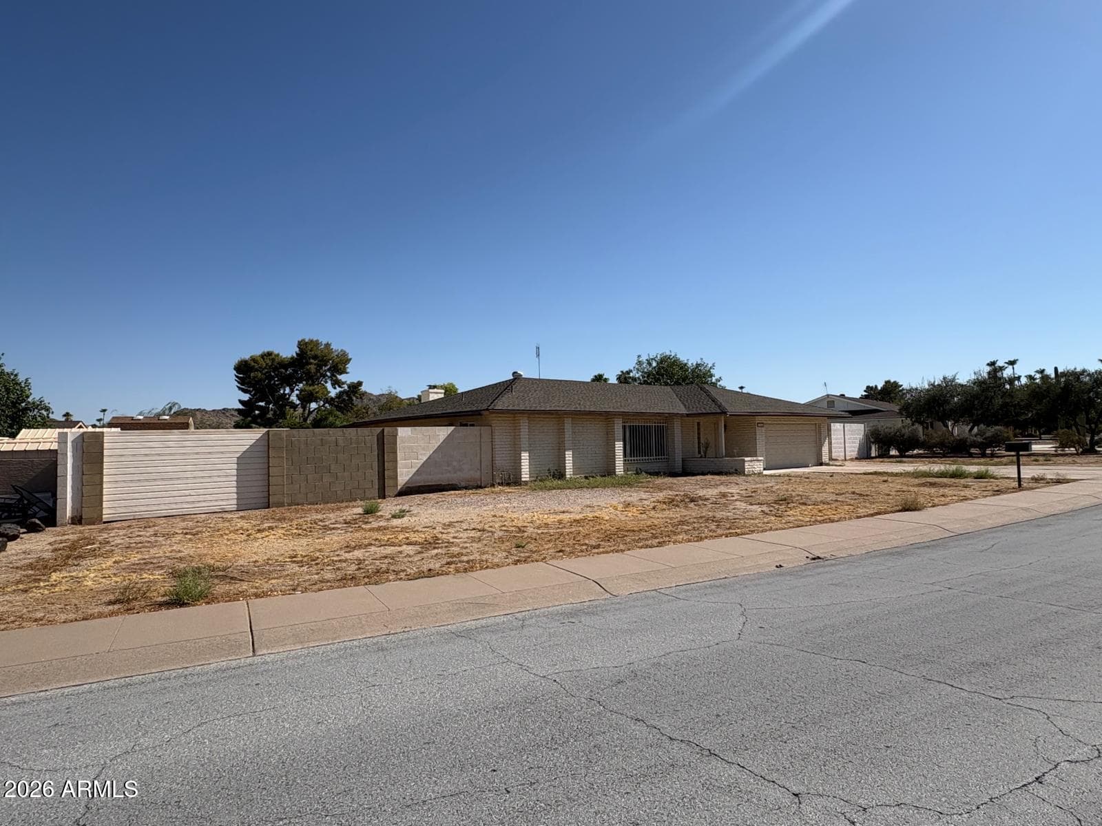 4325 E SHANGRI LA Road, Phoenix, AZ 85028 — photo 2 of 8