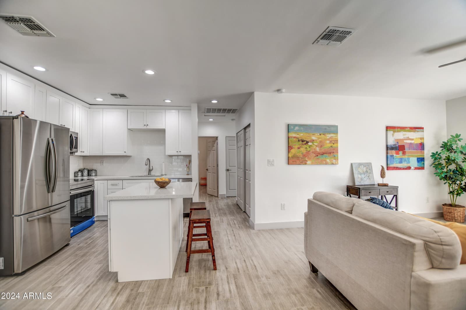 3135 N 34TH Street, Phoenix, AZ 85018 — photo 4 of 32