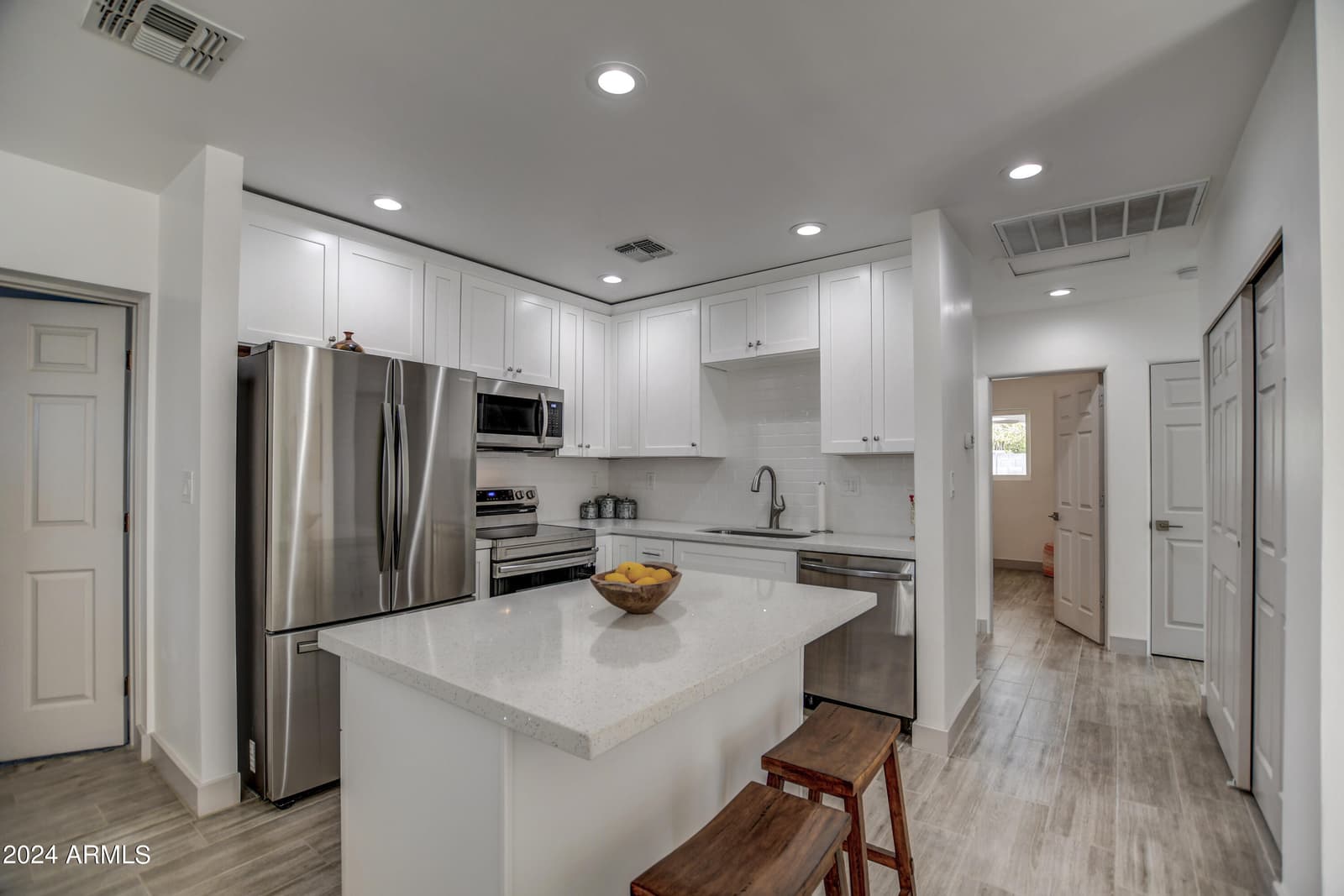 3135 N 34TH Street, Phoenix, AZ 85018 — photo 8 of 32