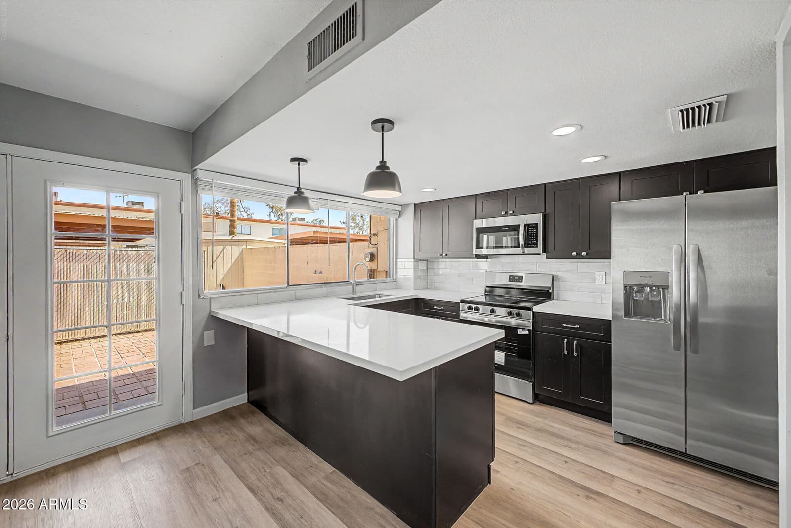 7833 N 49TH Avenue, Glendale, AZ 85301 — photo 11 of 37