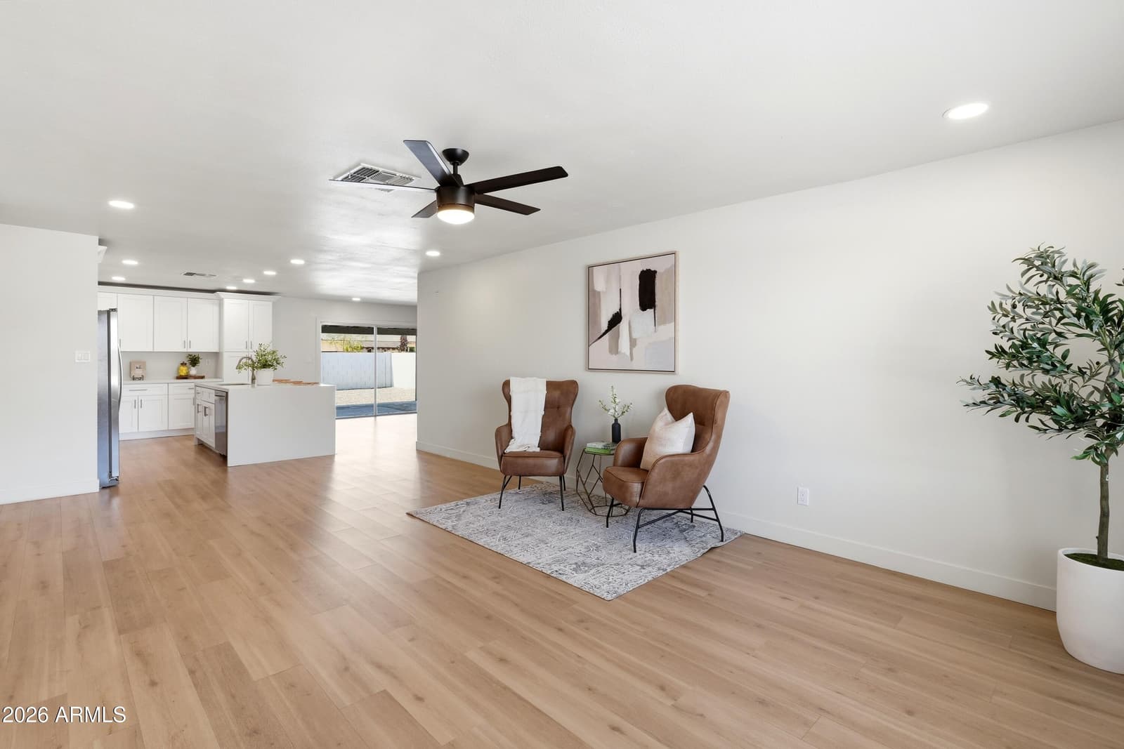 1647 E PALMCROFT Drive, Tempe, AZ 85282 — photo 5 of 22