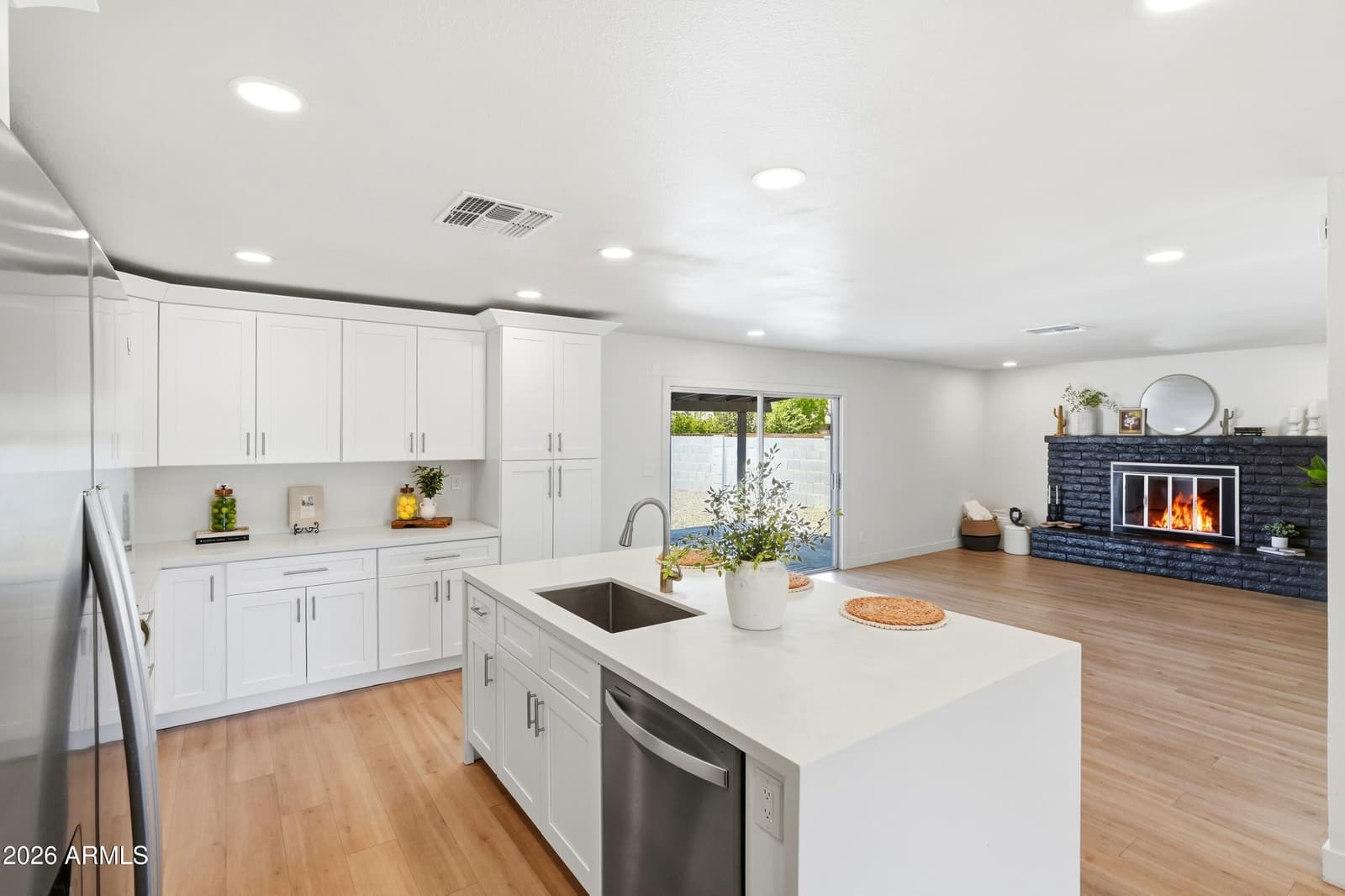 1647 E PALMCROFT Drive, Tempe, AZ 85282 — photo 4 of 22