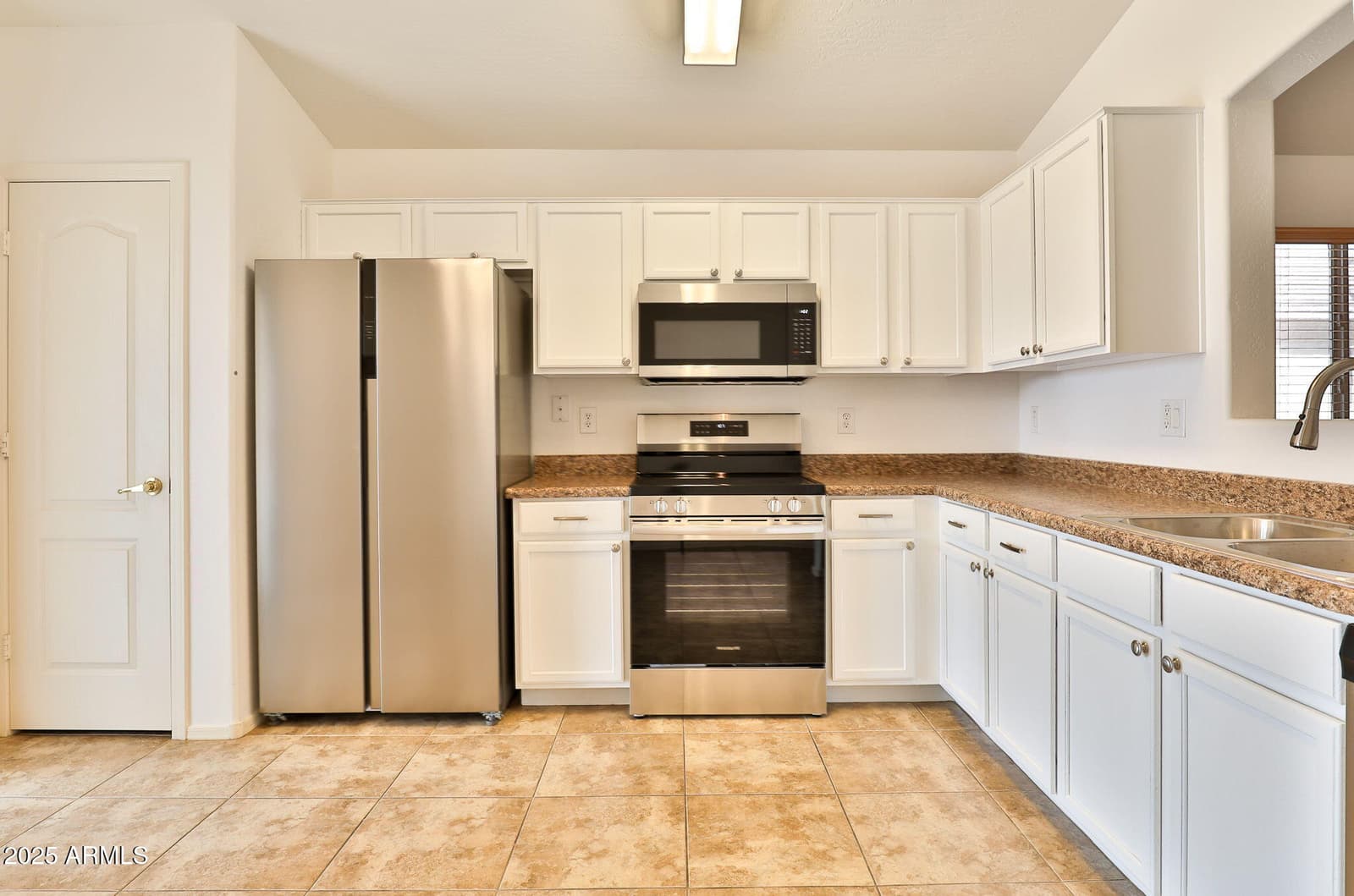 19002 N TOLEDO Avenue, Maricopa, AZ 85138 — photo 5 of 31
