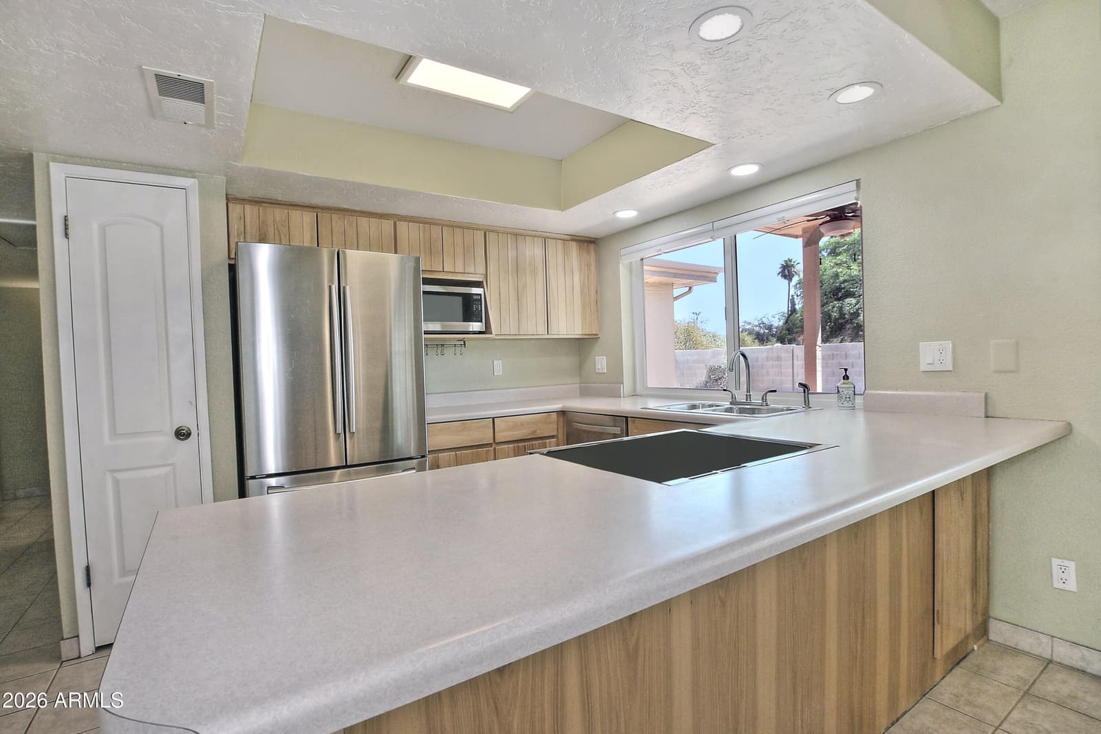846 E VILLAGE CIRCLE Drive N, Phoenix, AZ 85022 — photo 10 of 33