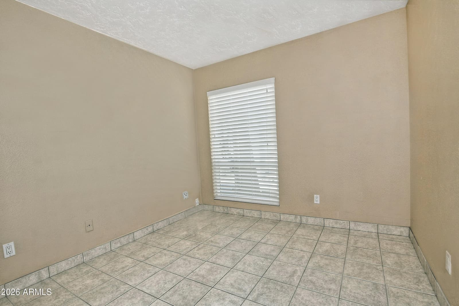 846 E VILLAGE CIRCLE Drive N, Phoenix, AZ 85022 — photo 14 of 33